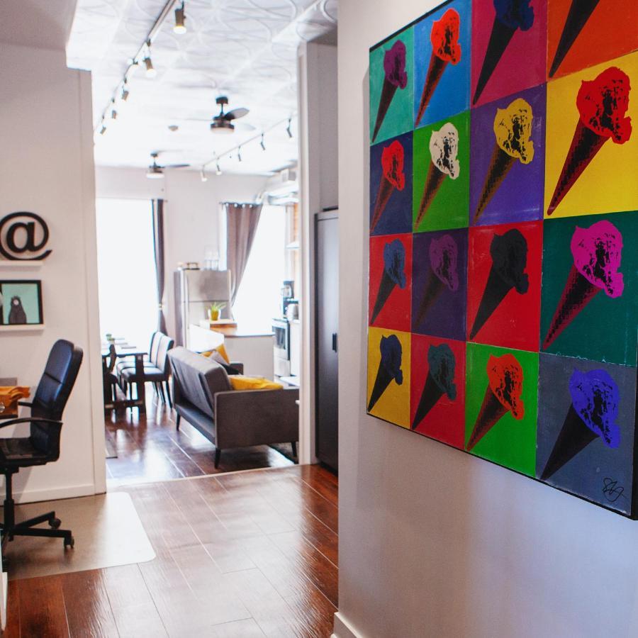 Hip Heritage Main Floor Flat In Downtown District 벨리빌 외부 사진